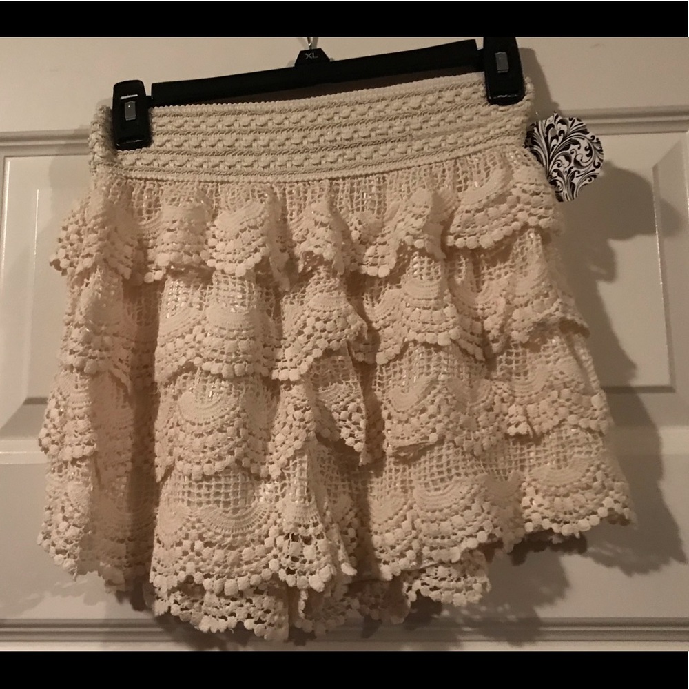 M U.S.A. Lace tiered shorts